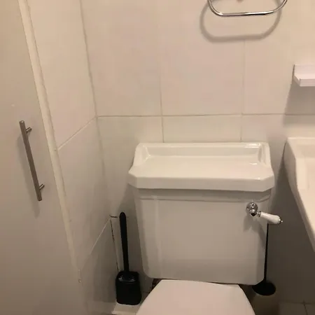 Cozzy Living Homestay Leeds (West Yorkshire)